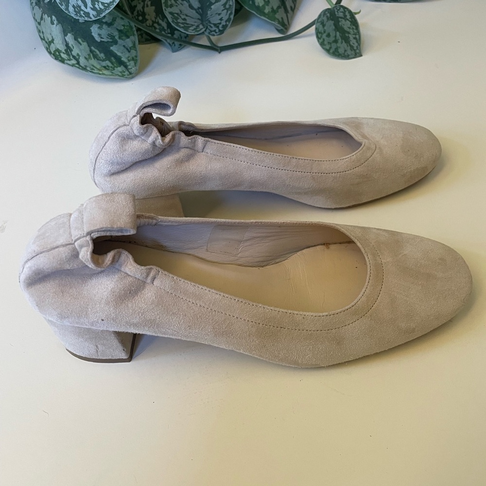 Everlane Women's Neutral Suede Low Heels, size 7.5